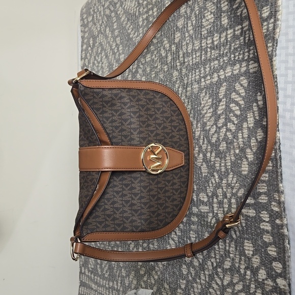 Michael Kors Gabby Small Crossbody bag NWT - Picture 2 of 8